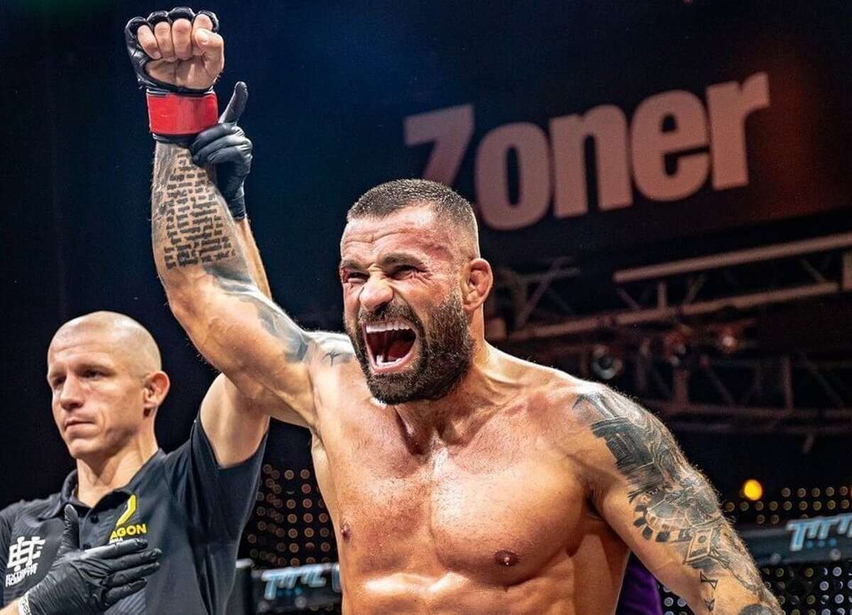 Český MMA zápasník Karlos Vémola