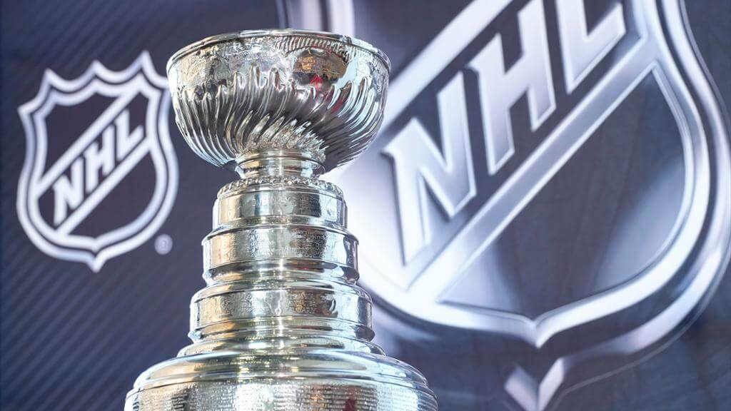 Stanleyův pohár je ocenění, které se každoročně uděluje vítězi play-off NHL.