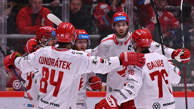Hokejisté Třince slaví gól v play off Tipsport extraligy